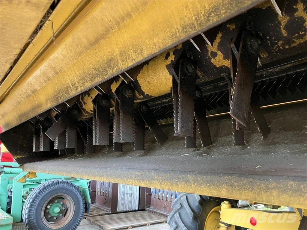 New Holland TX67 Ražas novākšanas kombaini