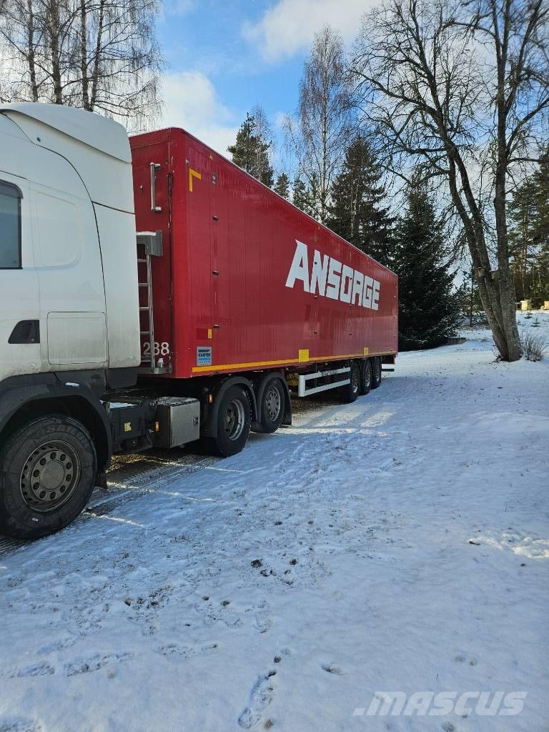 Knapen K200 Kustīgo grīdu puspiekabes