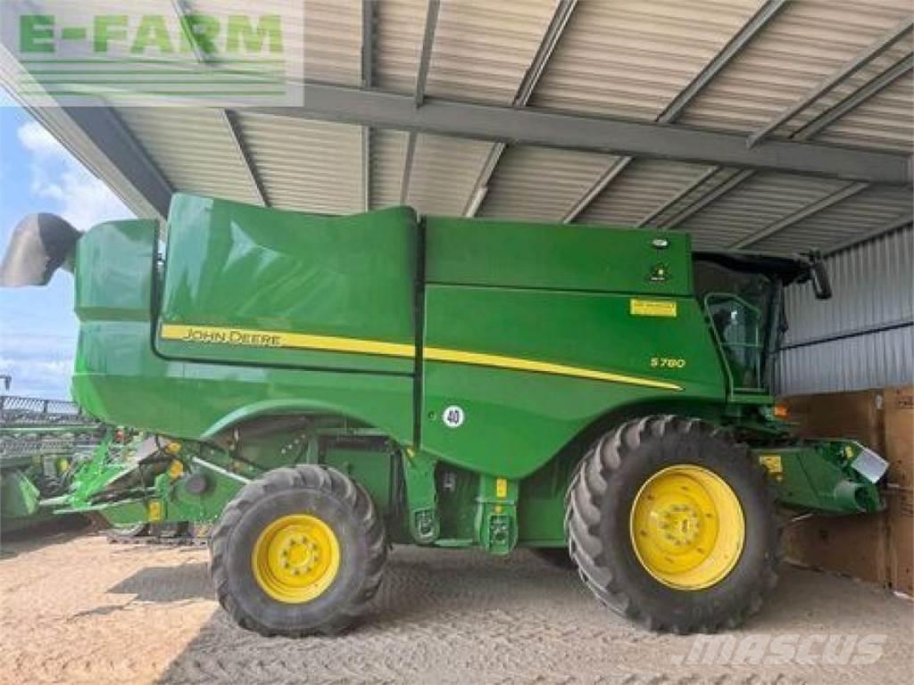John Deere s 780 Ražas novākšanas kombaini