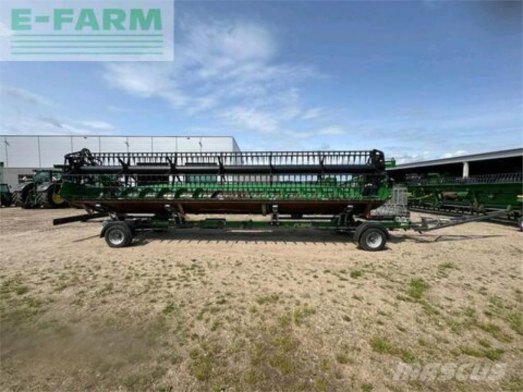 John Deere s 780 Ražas novākšanas kombaini