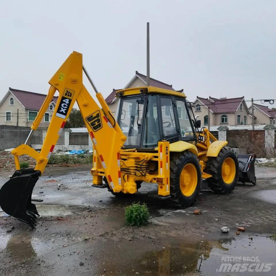JCB 4CX Ekskavatori-iekrāvēji