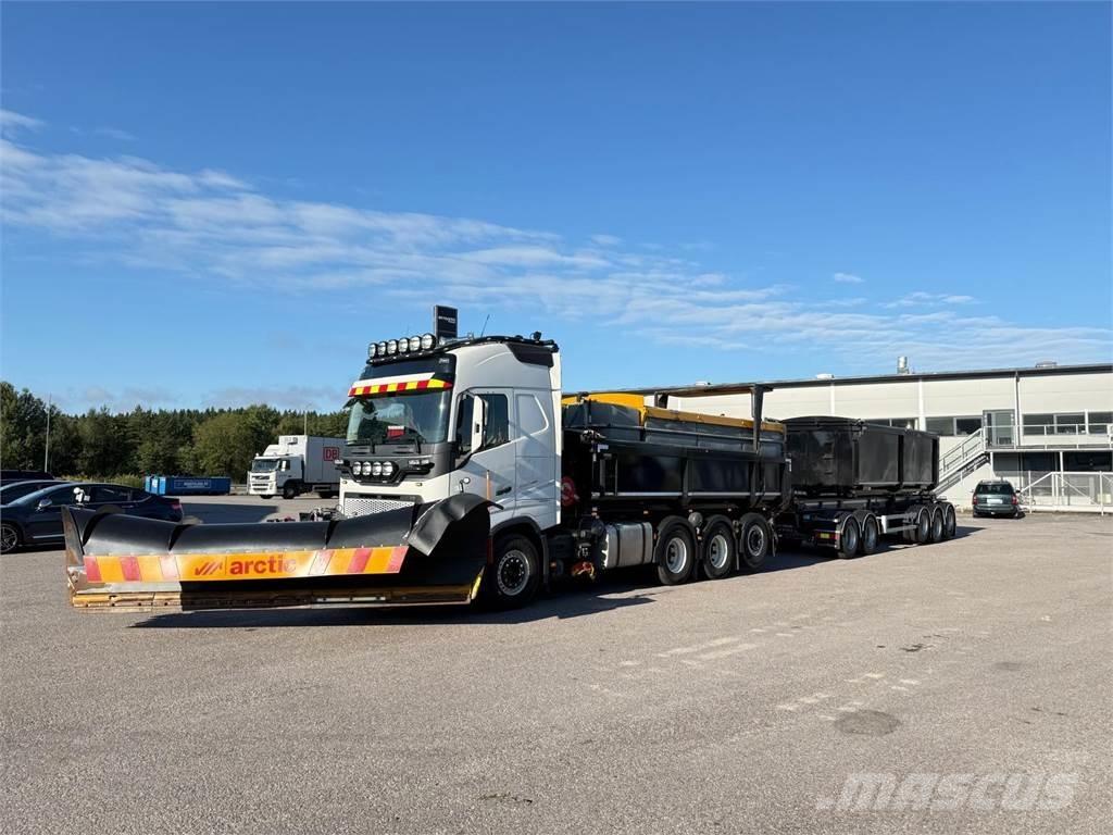 Volvo FH540 8x4 Pašizgāzējs
