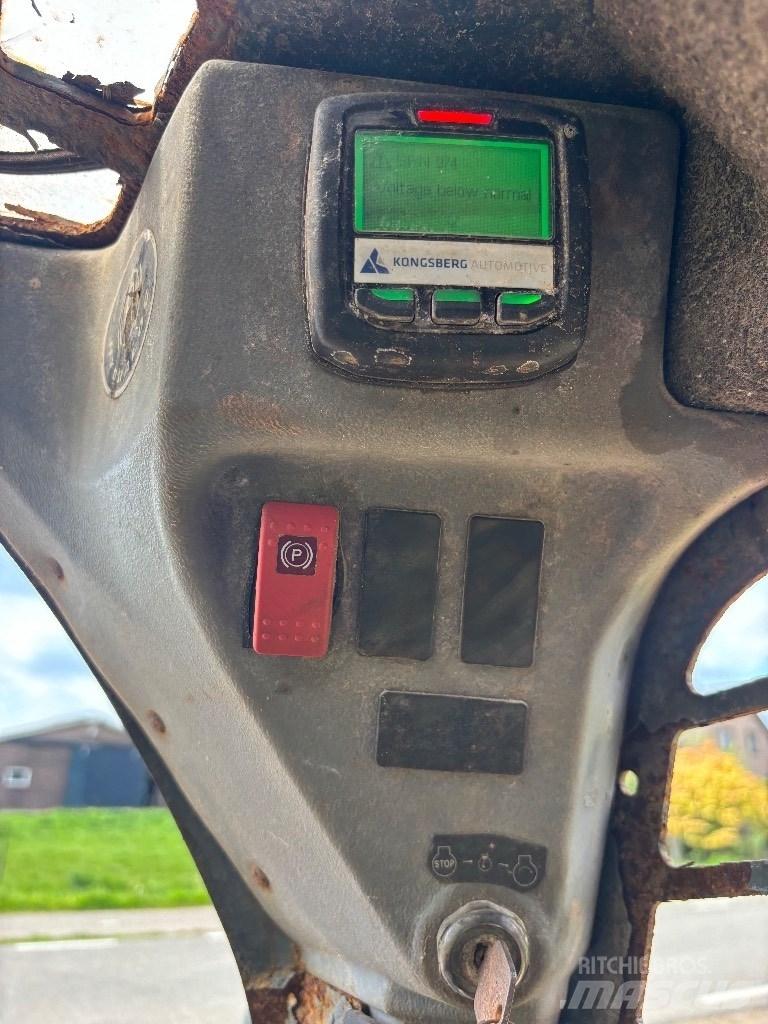 Gehl V 400 Lietoti riteņu kompaktiekrāvēji