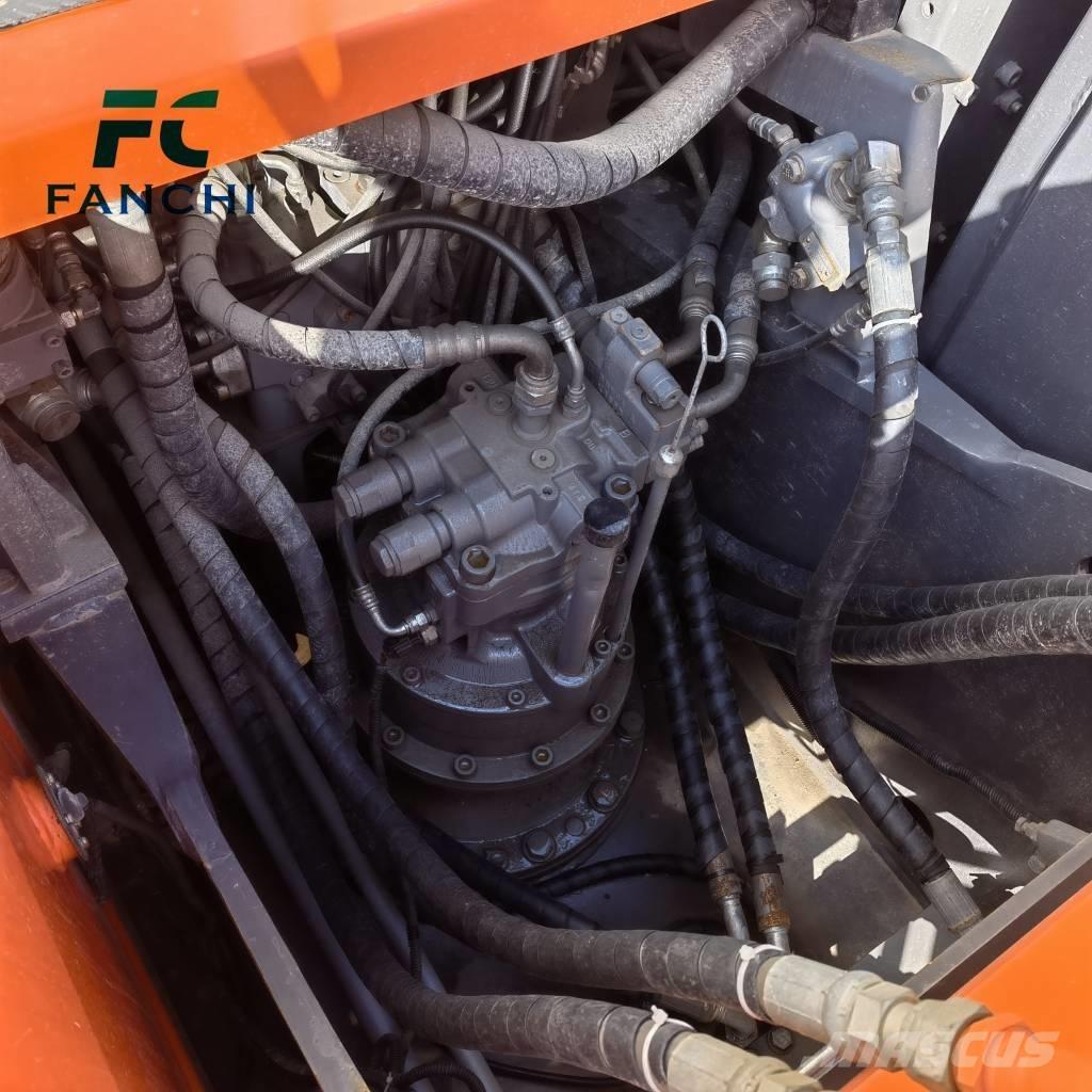 Hitachi ZX 200 Kāpurķēžu ekskavatori