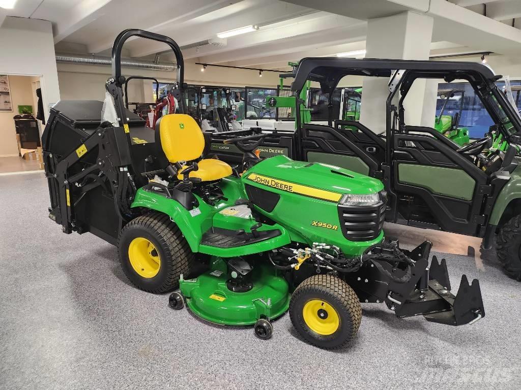 John Deere X 950 R Mauriņa traktors