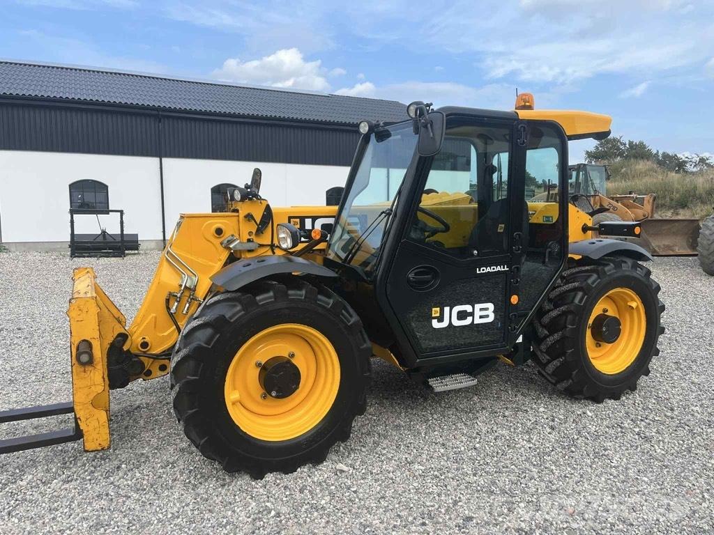 JCB 527-58 Agri Plus Lauksaimniecības pacēlāji