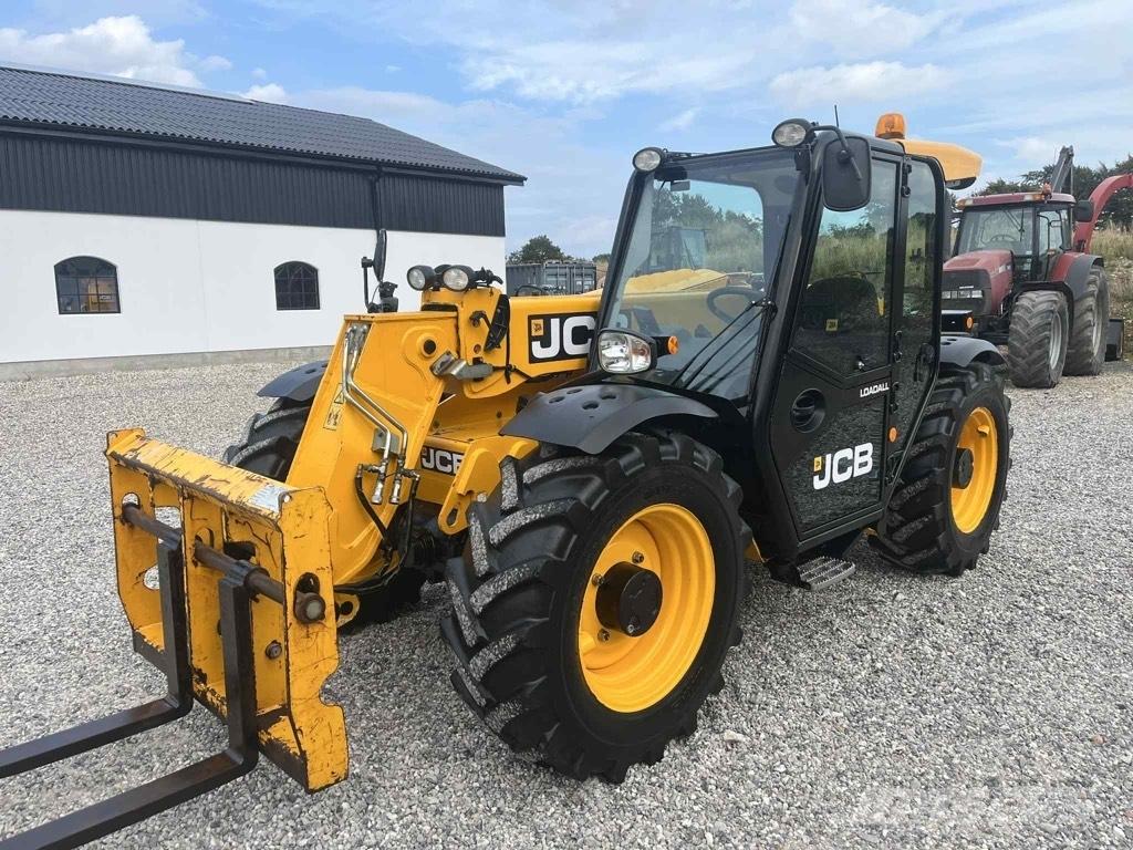 JCB 527-58 Agri Plus Lauksaimniecības pacēlāji