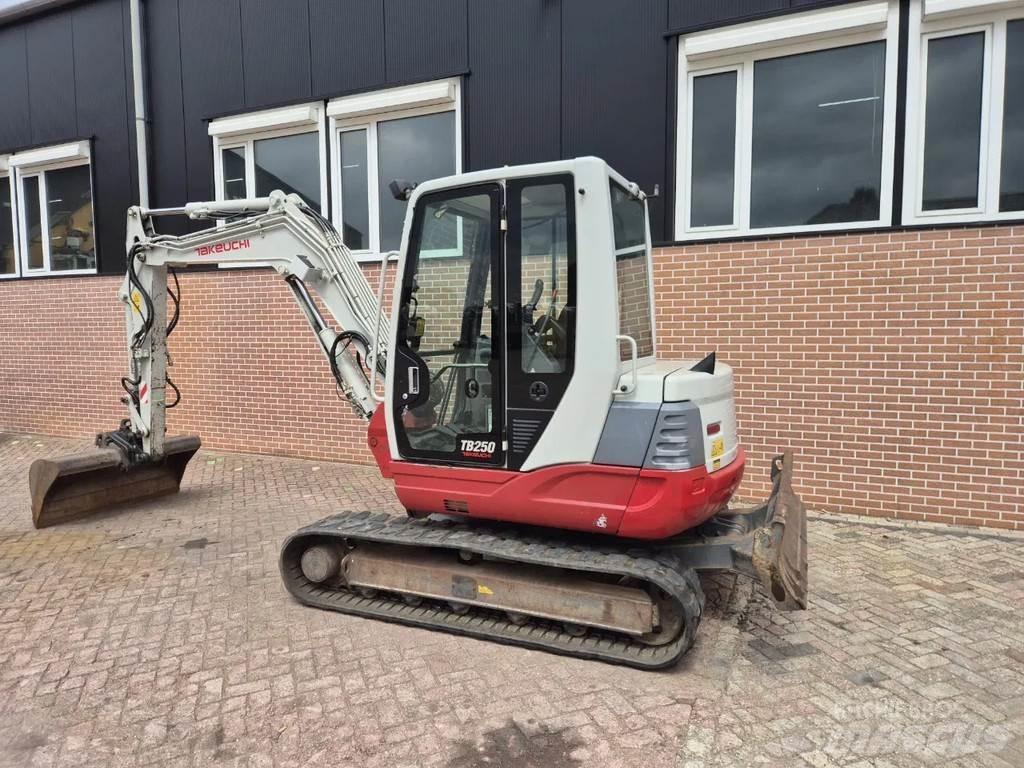 Takeuchi TB250 Mini ekskavatori < 7 t