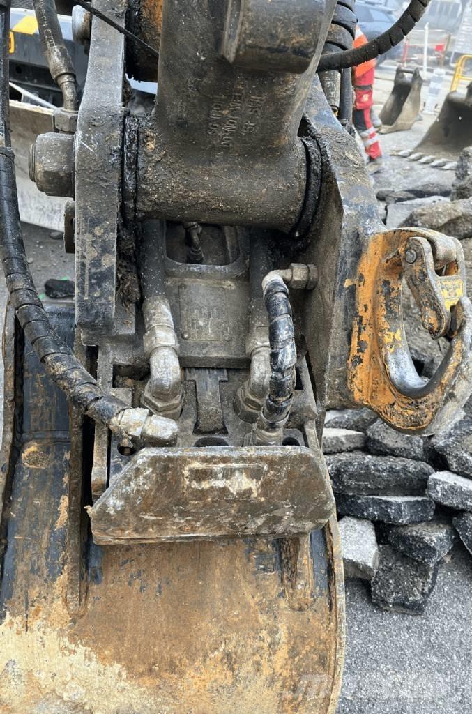 JCB Hydradig Ekskavatori uz riteņiem