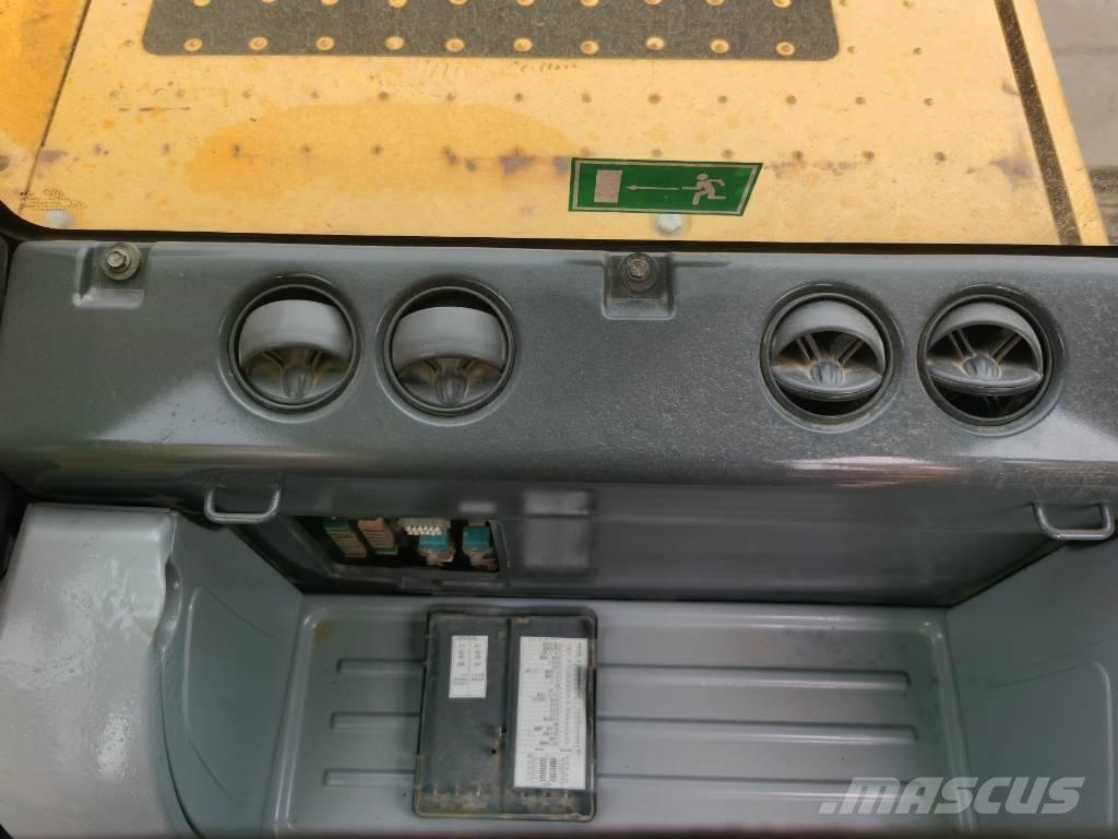 Komatsu PC 220-8 Kāpurķēžu ekskavatori