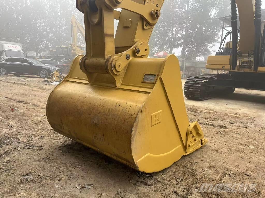 CAT 2021 CAT 330 Ekskavatori uz riteņiem