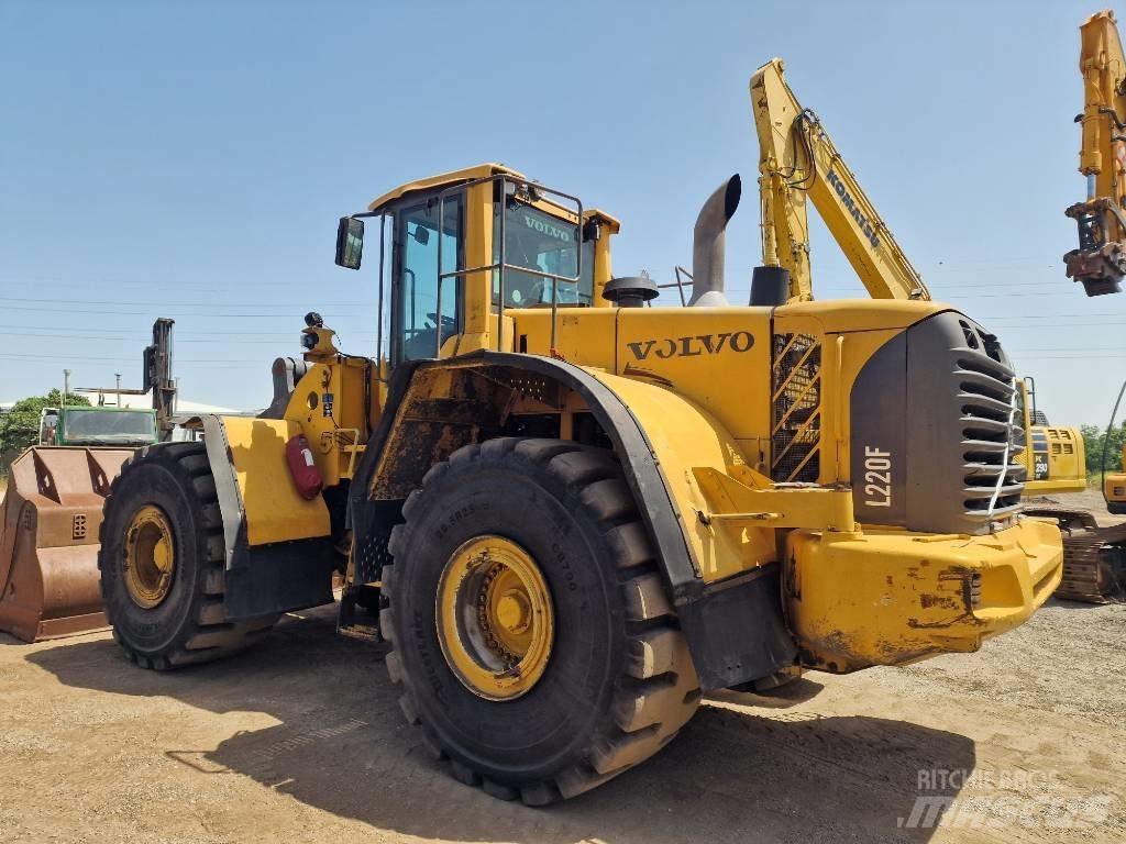 Volvo L 220 F Iekrāvēji uz riteņiem