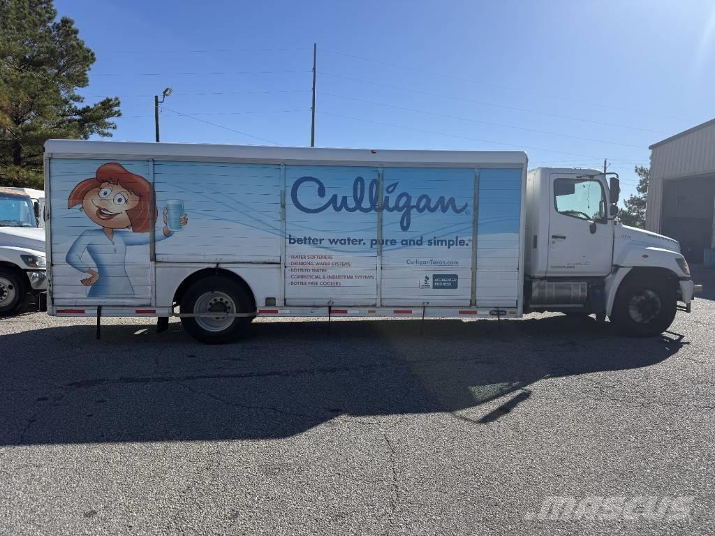 Hino 338 Dzērienu piegāds kravas mašīnas