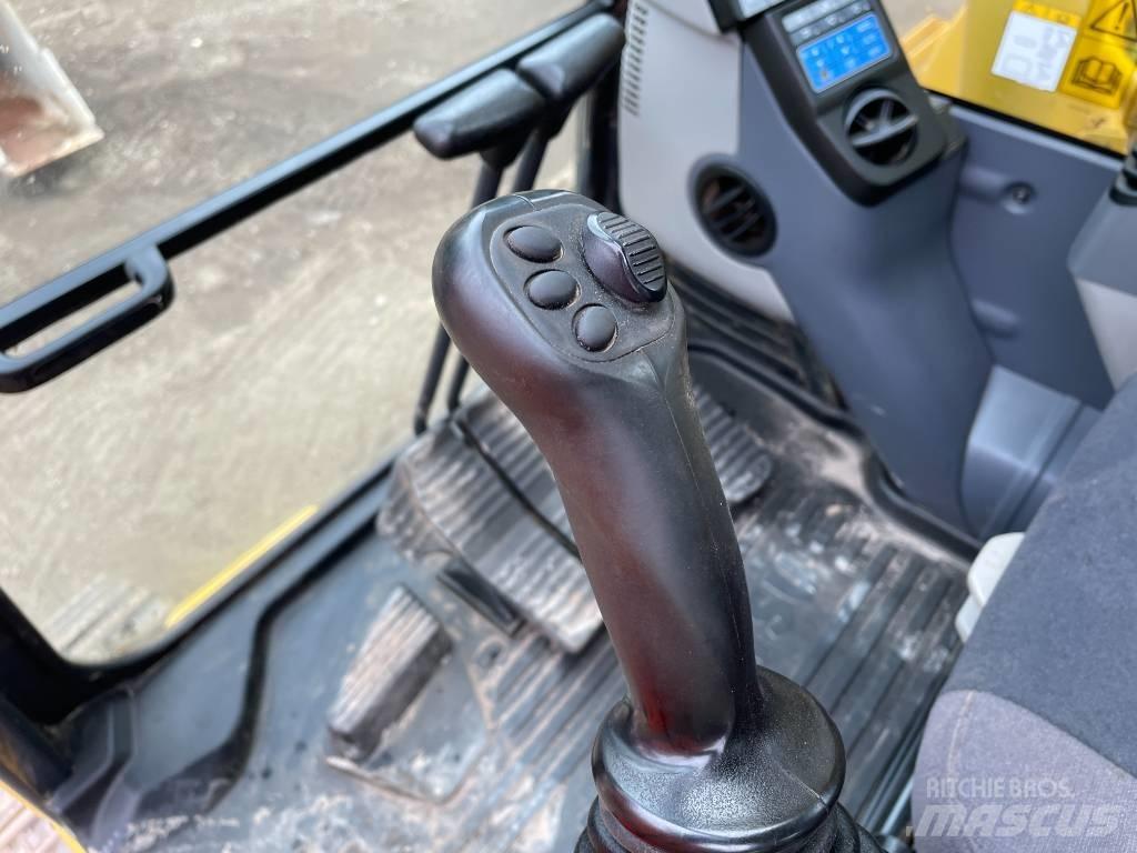 Komatsu PC 210 LC-11 Ekskavatori tālās sniedzamības darbiem