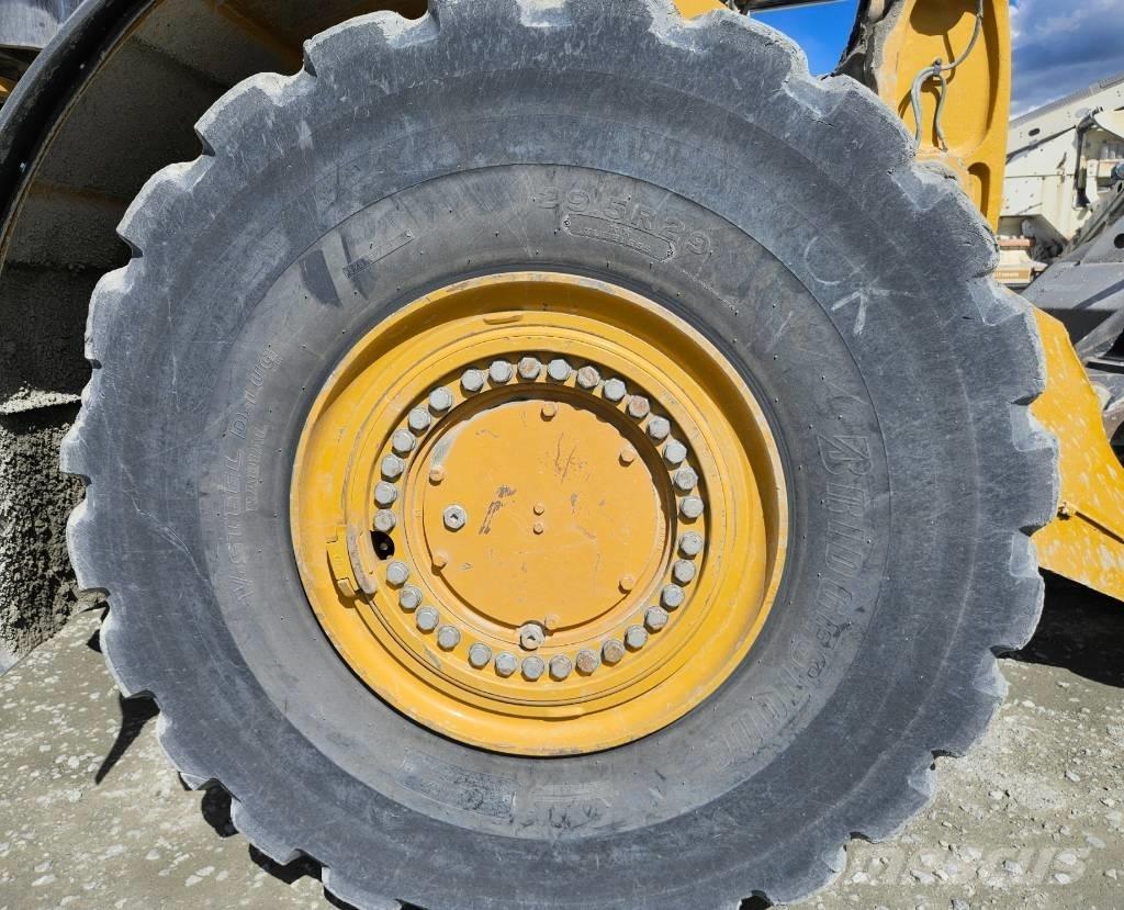 CAT 982 M Iekrāvēji uz riteņiem