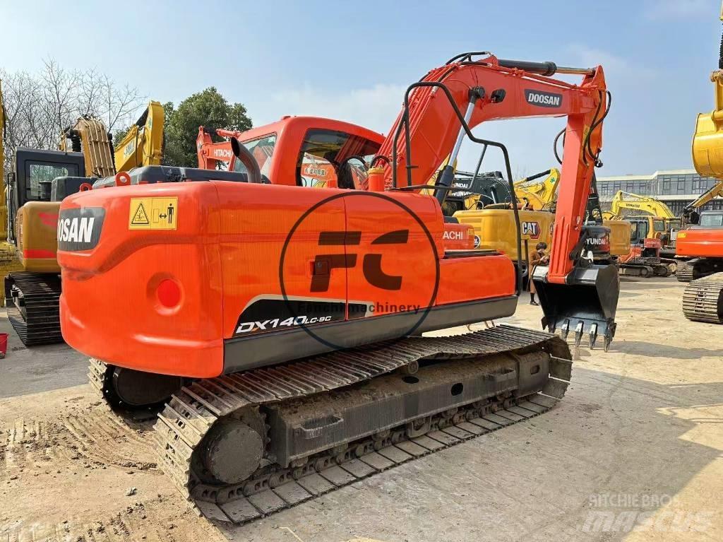 Doosan DX 140 Kāpurķēžu ekskavatori