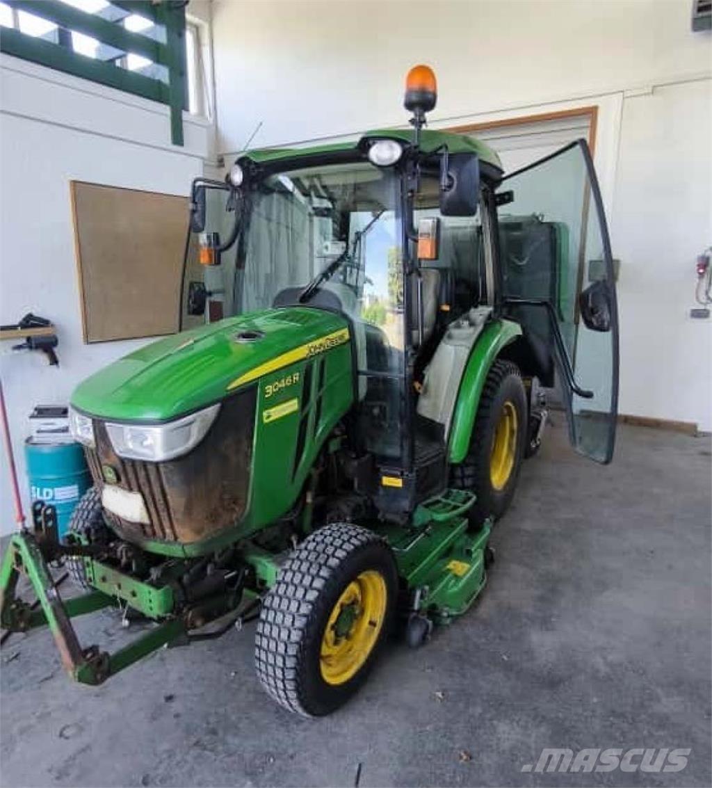 John Deere 3046R Kompaktie traktori