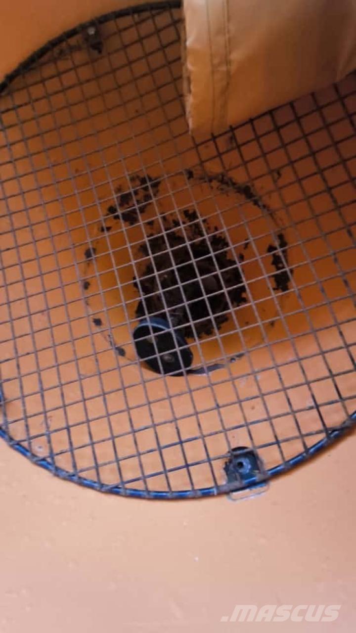 John Deere 3046R Kompaktie traktori