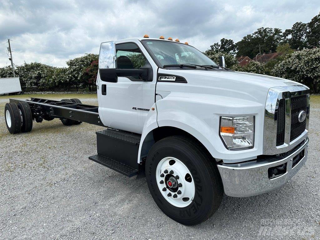 Ford F-750 Šasija ar kabīni