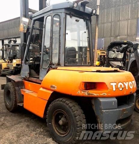 Toyota 5 FD 70 Tehnika ar dīzeļa dzinēju
