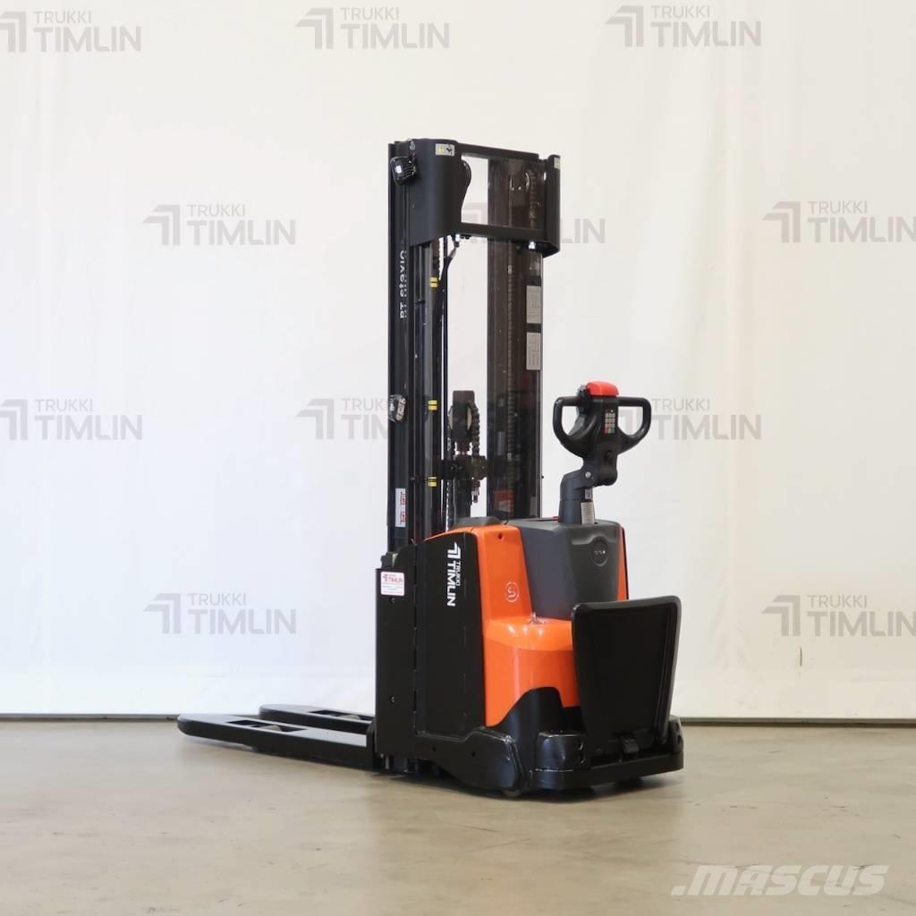 Toyota SWE120L Pašgājēji krautnētāji