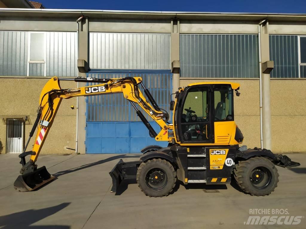 JCB Hydradig Ekskavatori uz riteņiem