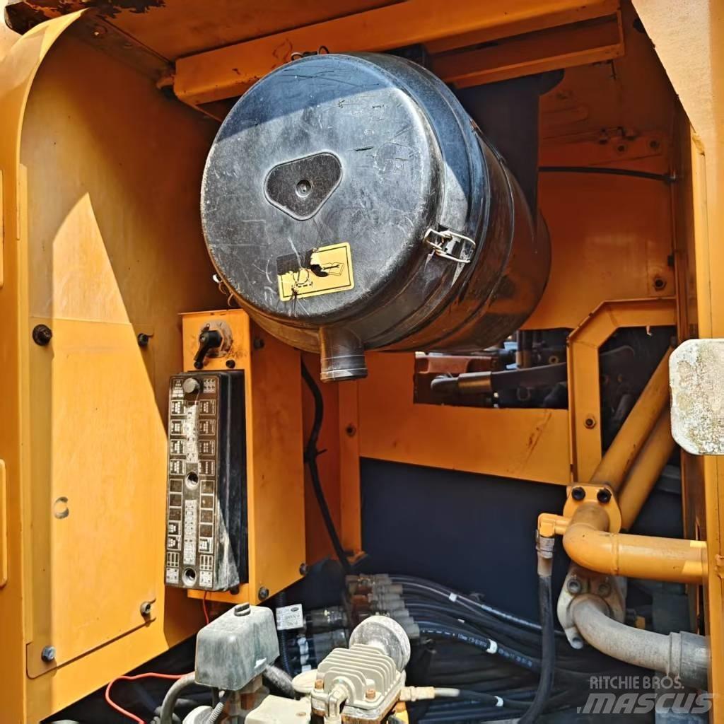 Hyundai Robex 305 LC Kāpurķēžu ekskavatori