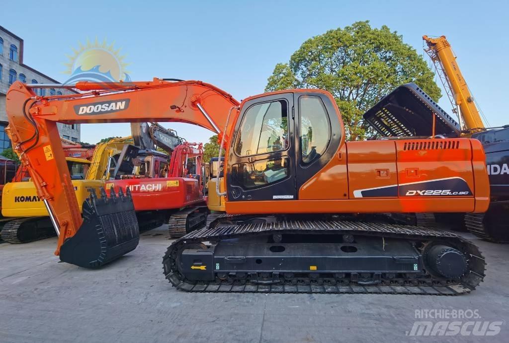 Doosan DX 225 LC Kāpurķēžu ekskavatori