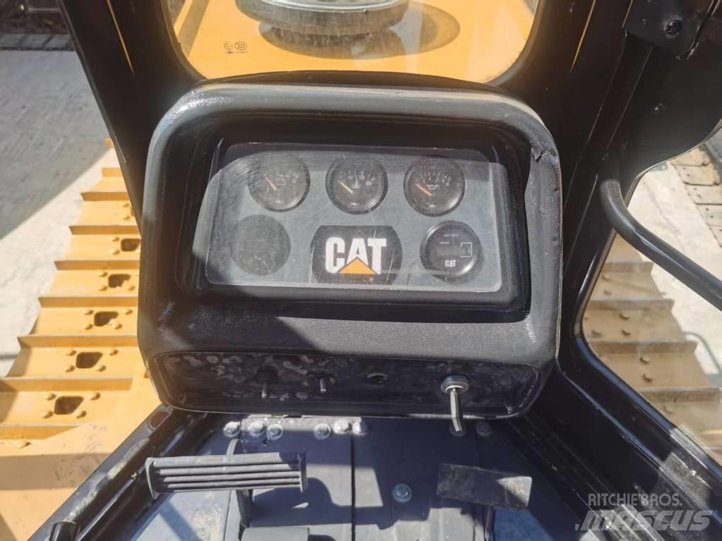 CAT D 5 K Kāpurķēžu buldozeri