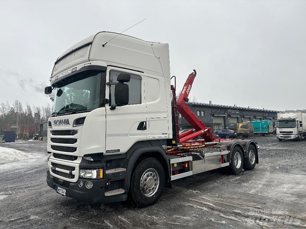 Scania R520 6x2*4 Treileri ar āķi