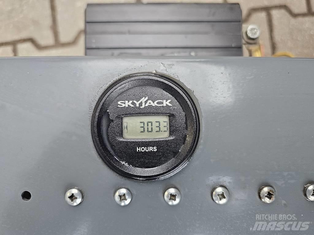 SkyJack SJ III4632 Šķerveida pacēlāji