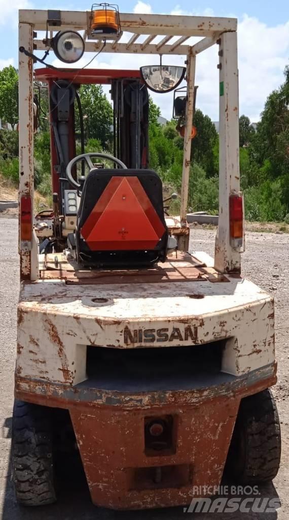 Nissan EH02A20U Tehnika ar dīzeļa dzinēju