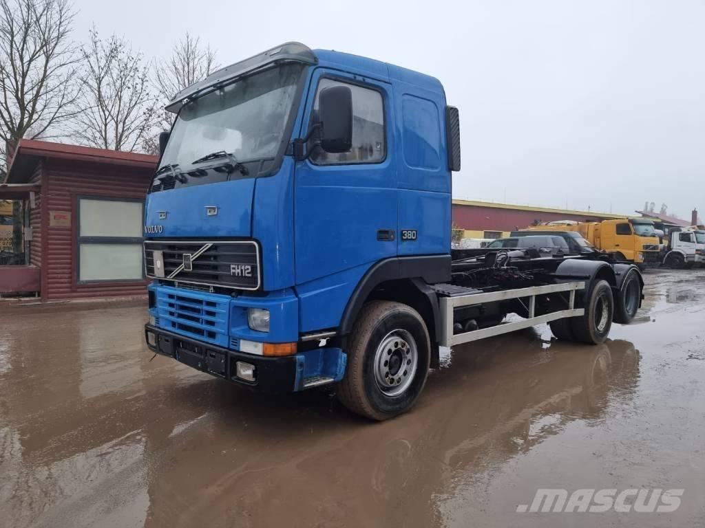 Volvo FH 12 Treileri ar āķi