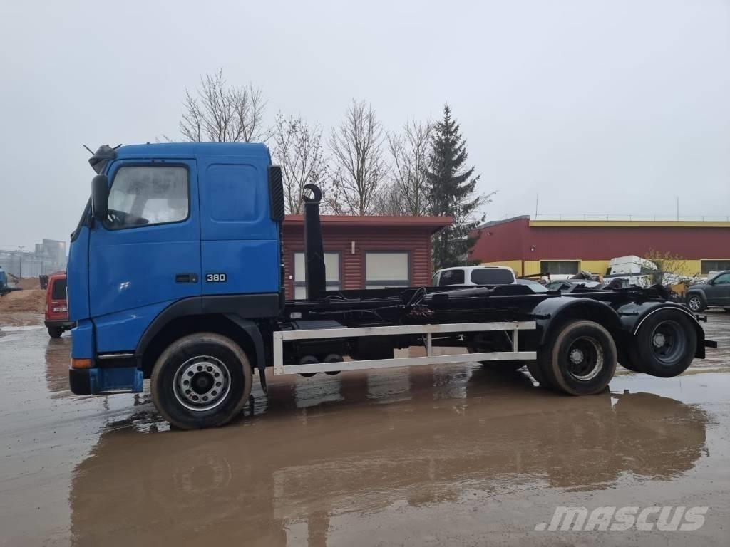 Volvo FH 12 Treileri ar āķi