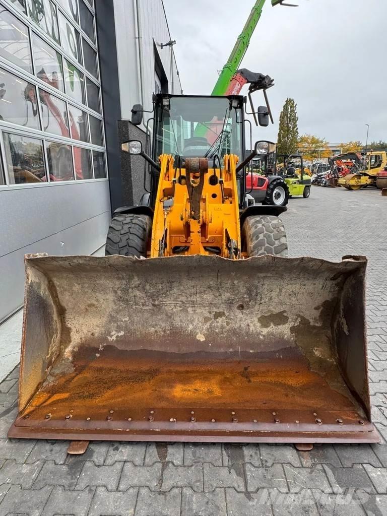 CAT 906H2 Iekrāvēji uz riteņiem