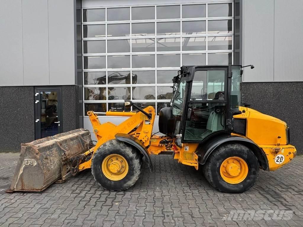 CAT 906H2 Iekrāvēji uz riteņiem