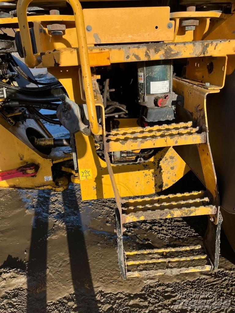 Volvo L 120 F Iekrāvēji uz riteņiem