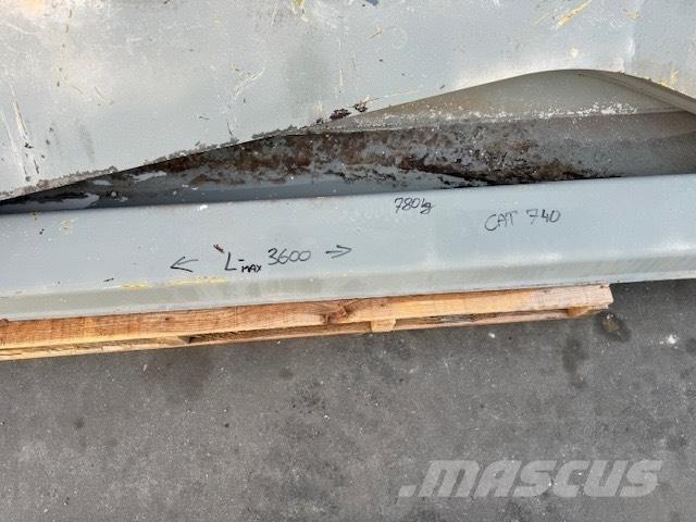 CAT 740 TAILGATE Artikulētie pašizgāzēji
