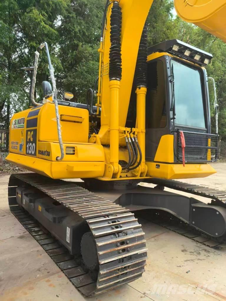 Komatsu PC 130 Amfībijas tipa ekskavatori