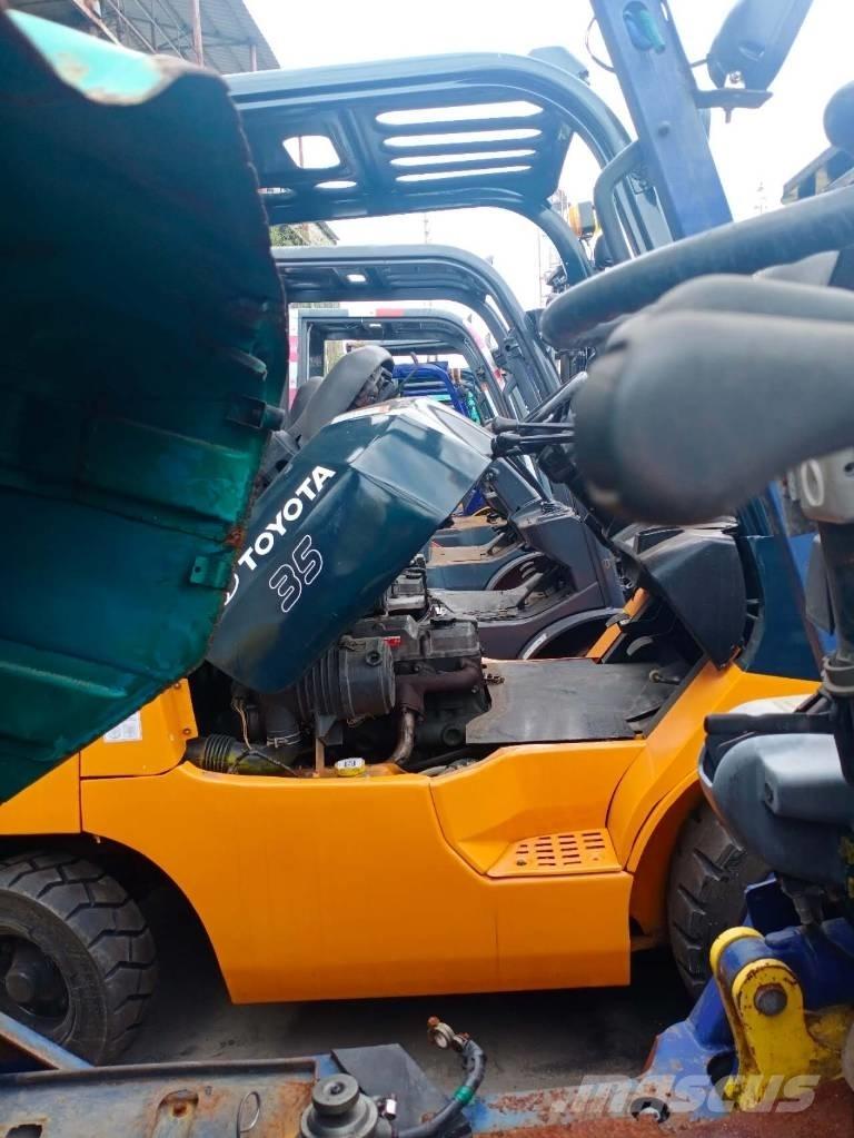 Toyota FD 35 Tehnika ar dīzeļa dzinēju