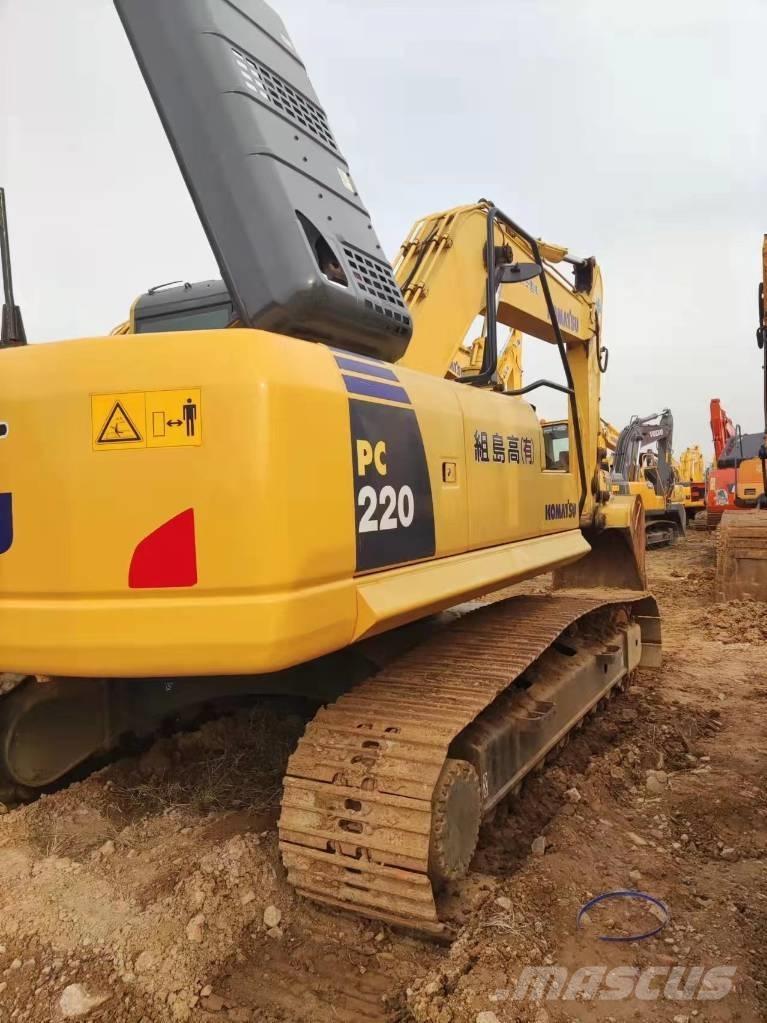 Komatsu PC220 Kāpurķēžu ekskavatori