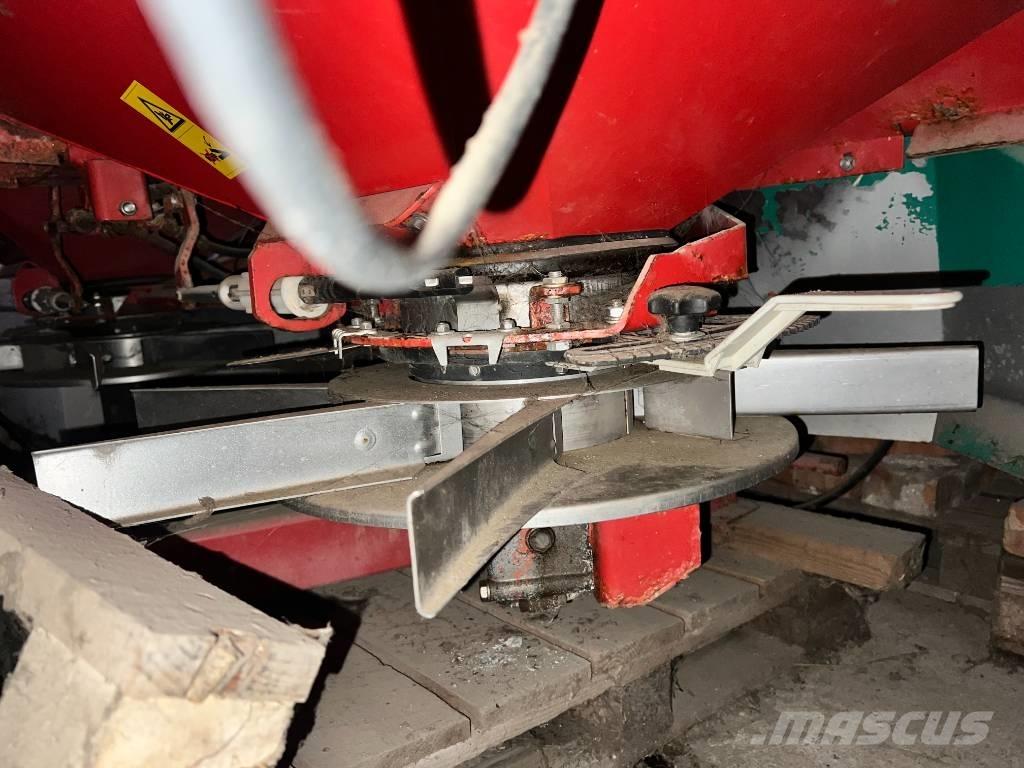 Kverneland DS-XL Minerālmēslu izkliedētāji