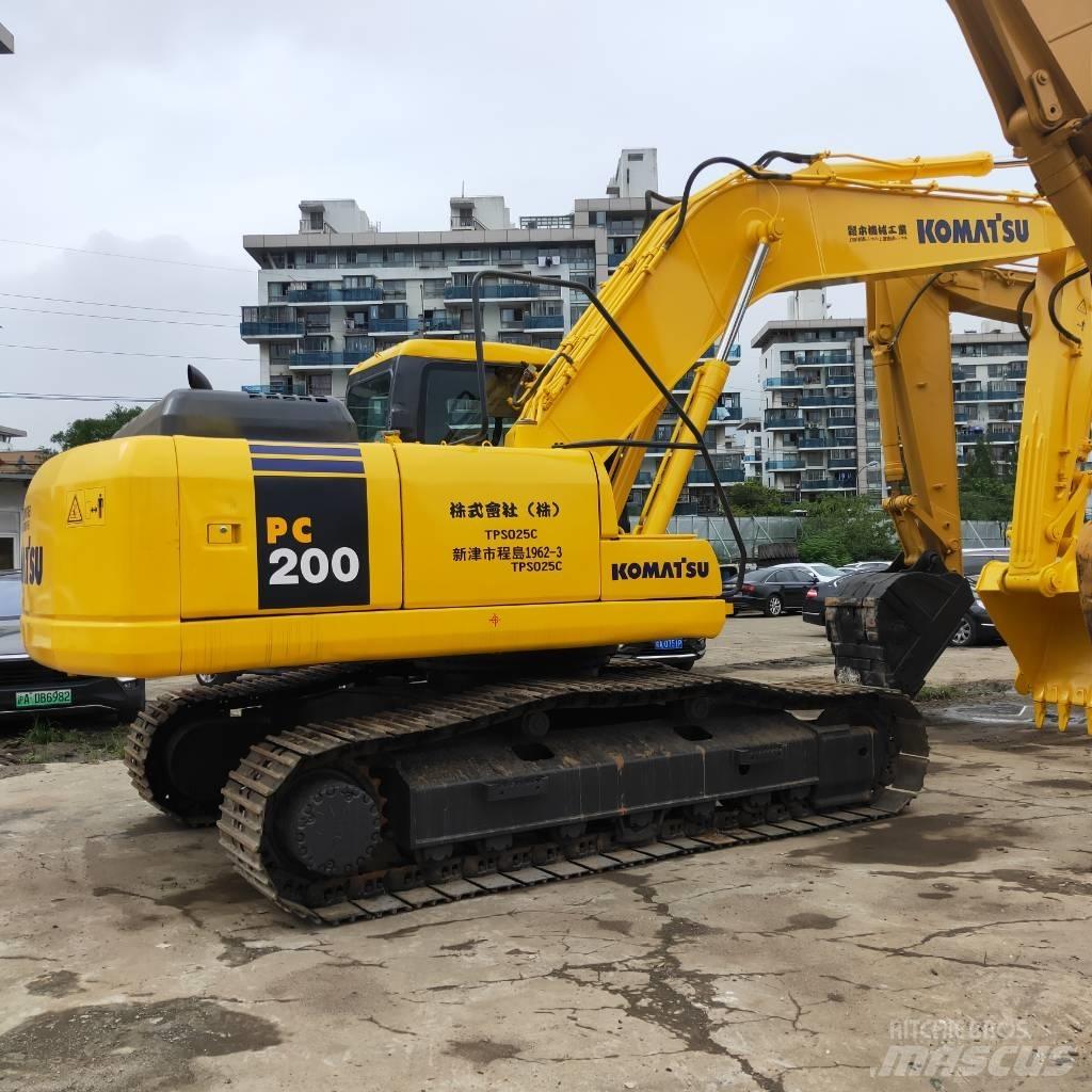 Komatsu PC200-7 Kāpurķēžu ekskavatori