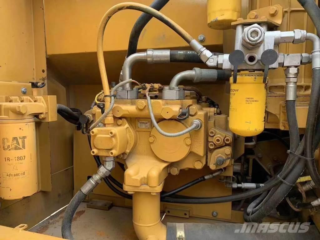 CAT 323D Kāpurķēžu ekskavatori