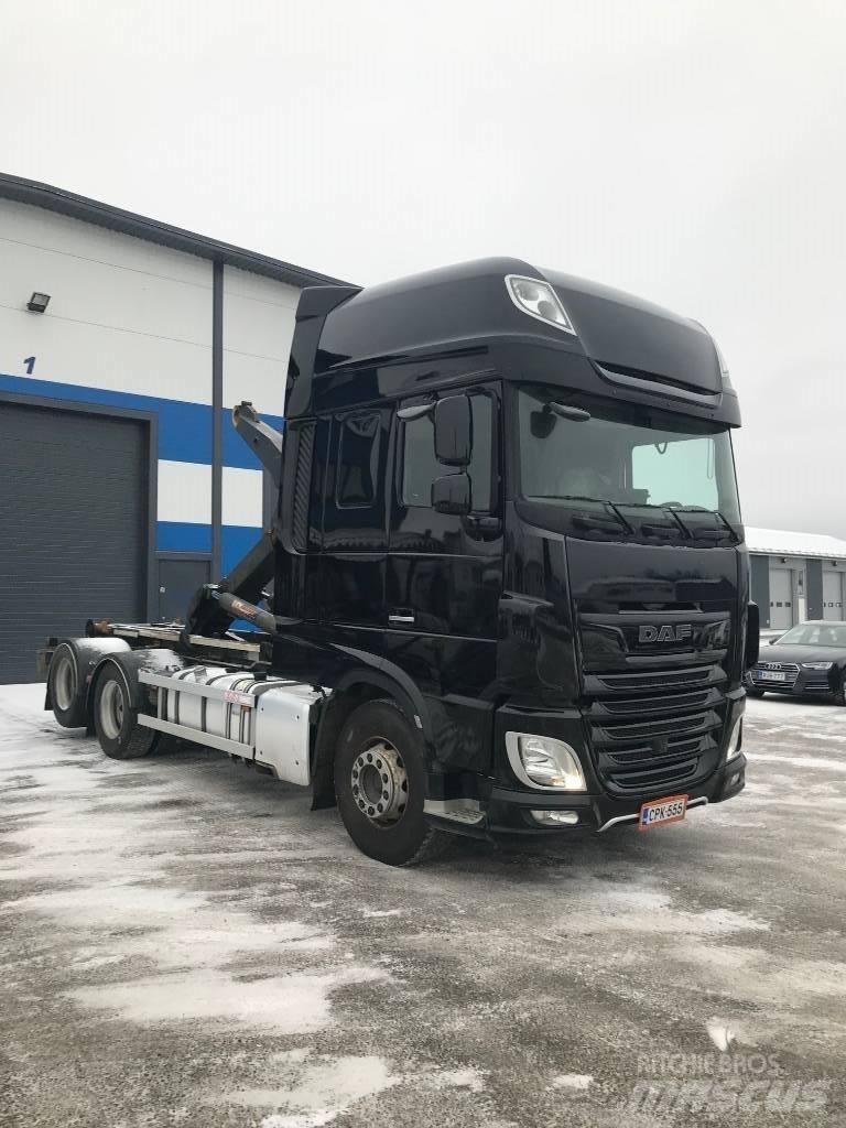 DAF XF530 FAS Treileri ar āķi