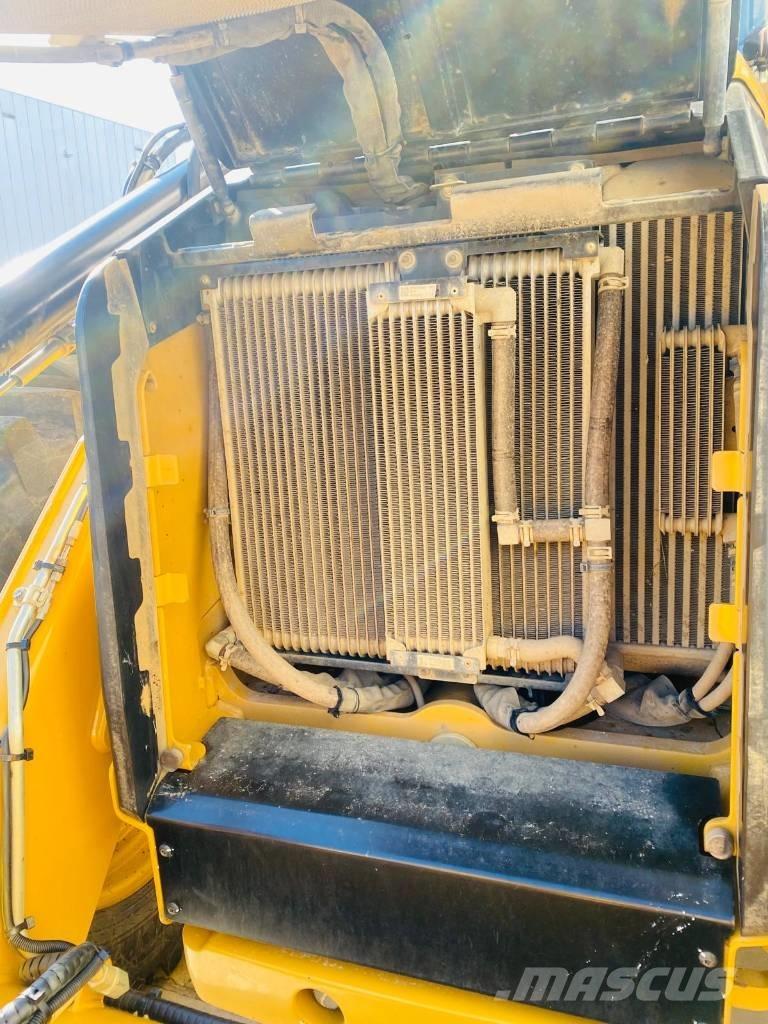 CAT 444  4x4 Ekskavatori-iekrāvēji