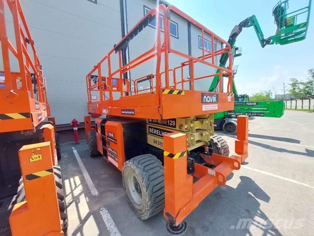 JLG 330 LRT Šķerveida pacēlāji