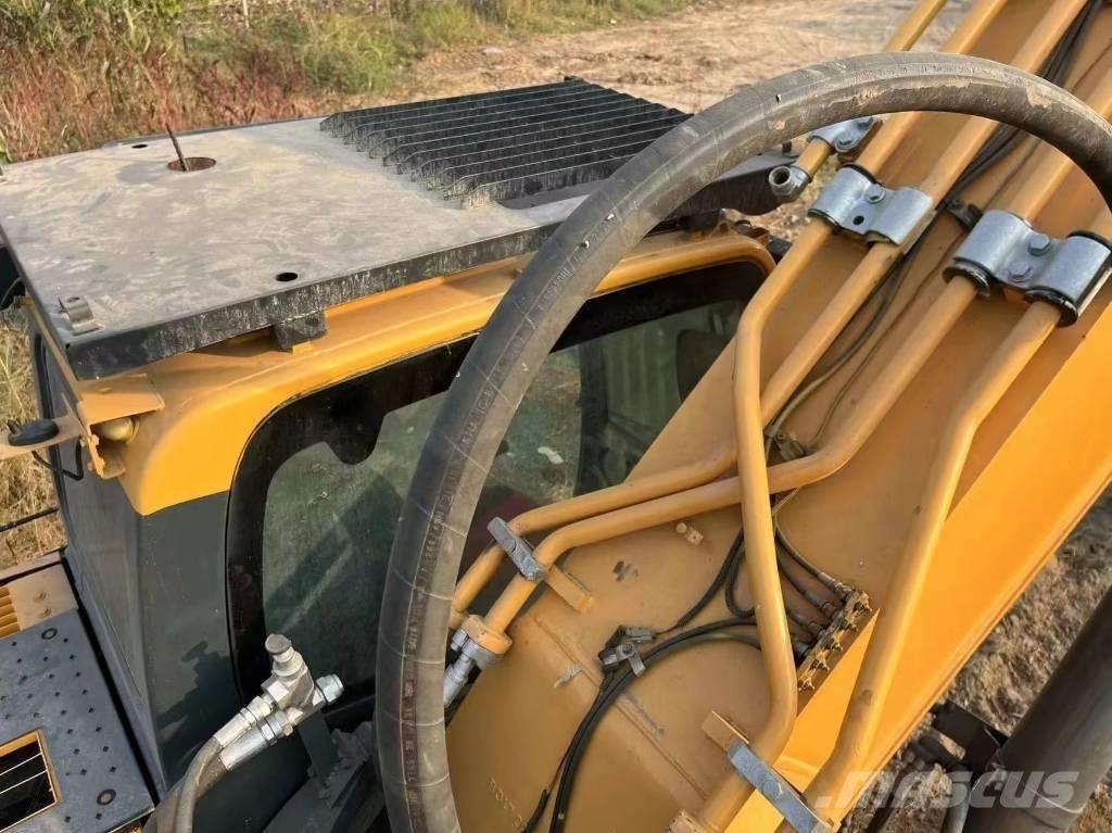 Hyundai Robex 520 VS Kāpurķēžu ekskavatori