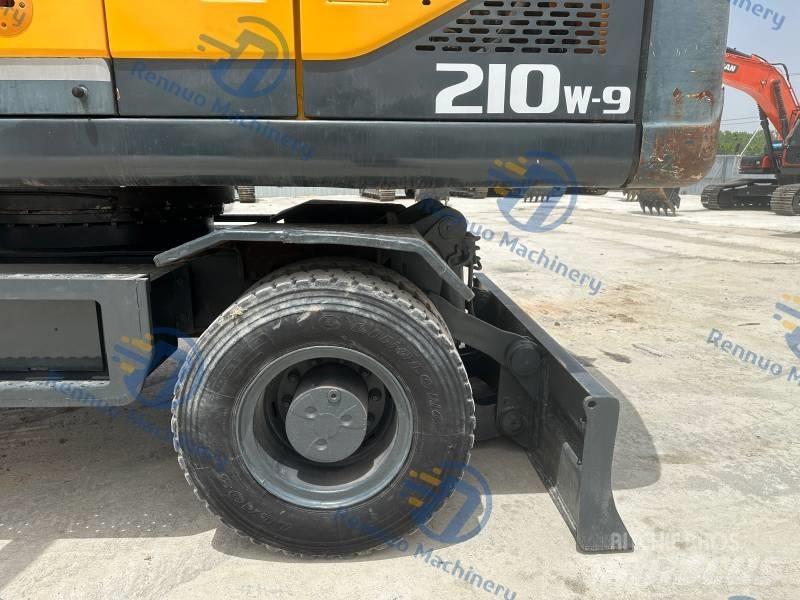 Hyundai R210W-9 Ekskavatori uz riteņiem