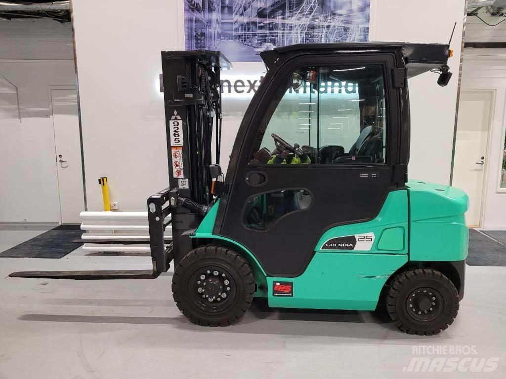 Mitsubishi FD25N3 Tehnika ar dīzeļa dzinēju